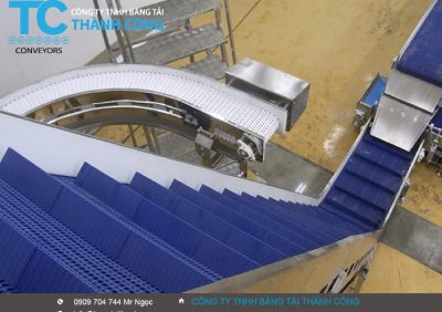 Dùng băng tải xích nhựa có những lợi thế nào?
