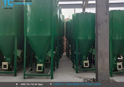 Sự khác biệt giữa máy trộn thức ăn chăn nuôi trục đứng và trục ngang