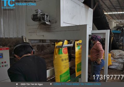 Sẽ tiết kiệm chi phí hơn khi mua cân đóng gói định lượng cám thùng đôi 50 kg